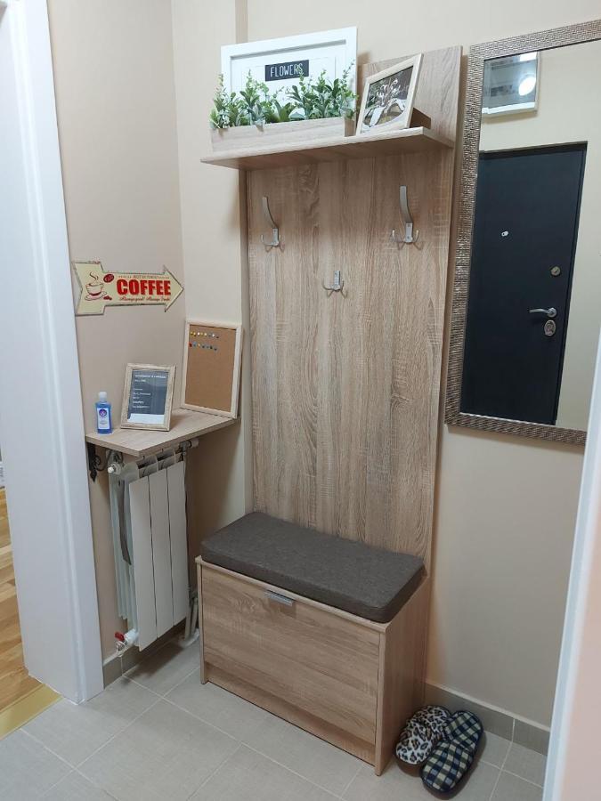 Apartman Espresso Sa Parkingom Sremska Mitrovica Exterior foto